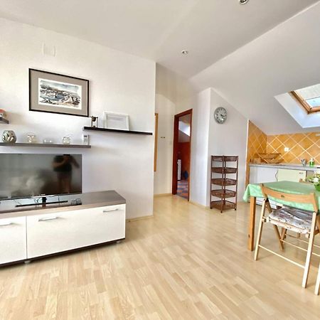 Family Apartments Viva Close To The Beach Крк Екстер'єр фото