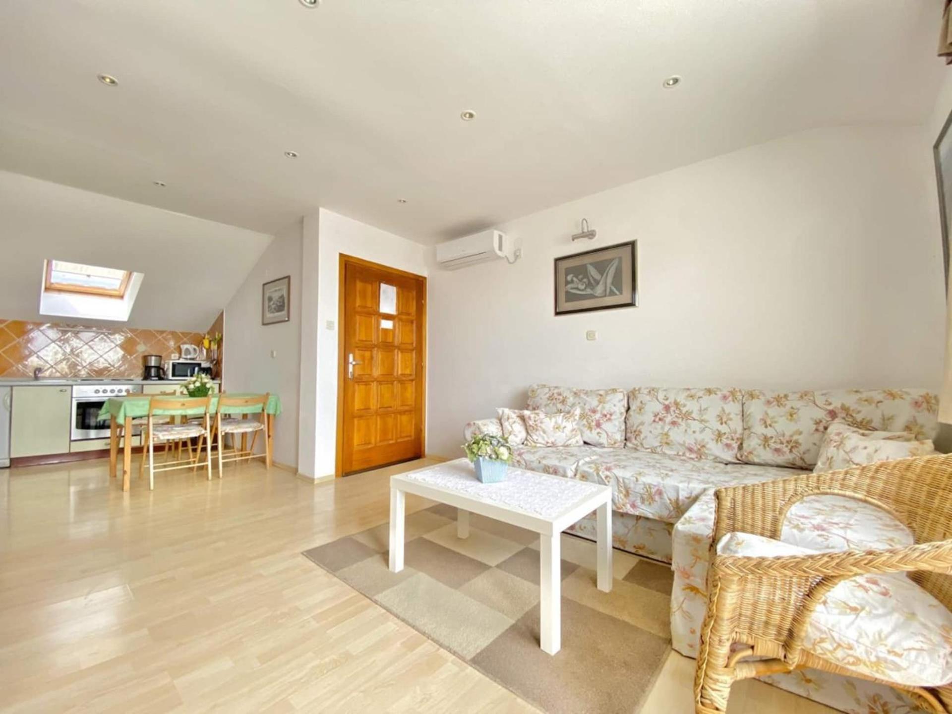 Family Apartments Viva Close To The Beach Крк Екстер'єр фото