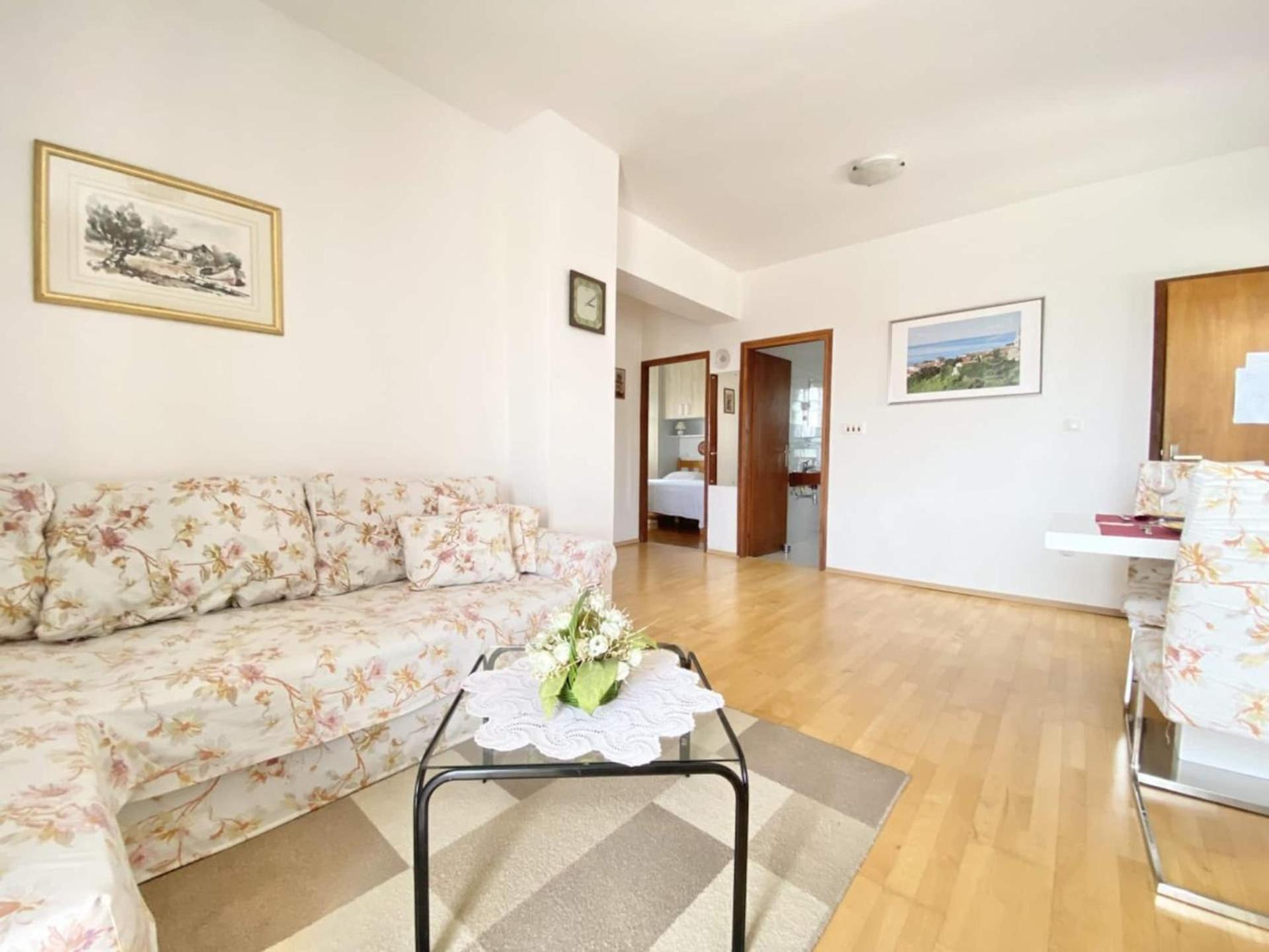 Family Apartments Viva Close To The Beach Крк Екстер'єр фото