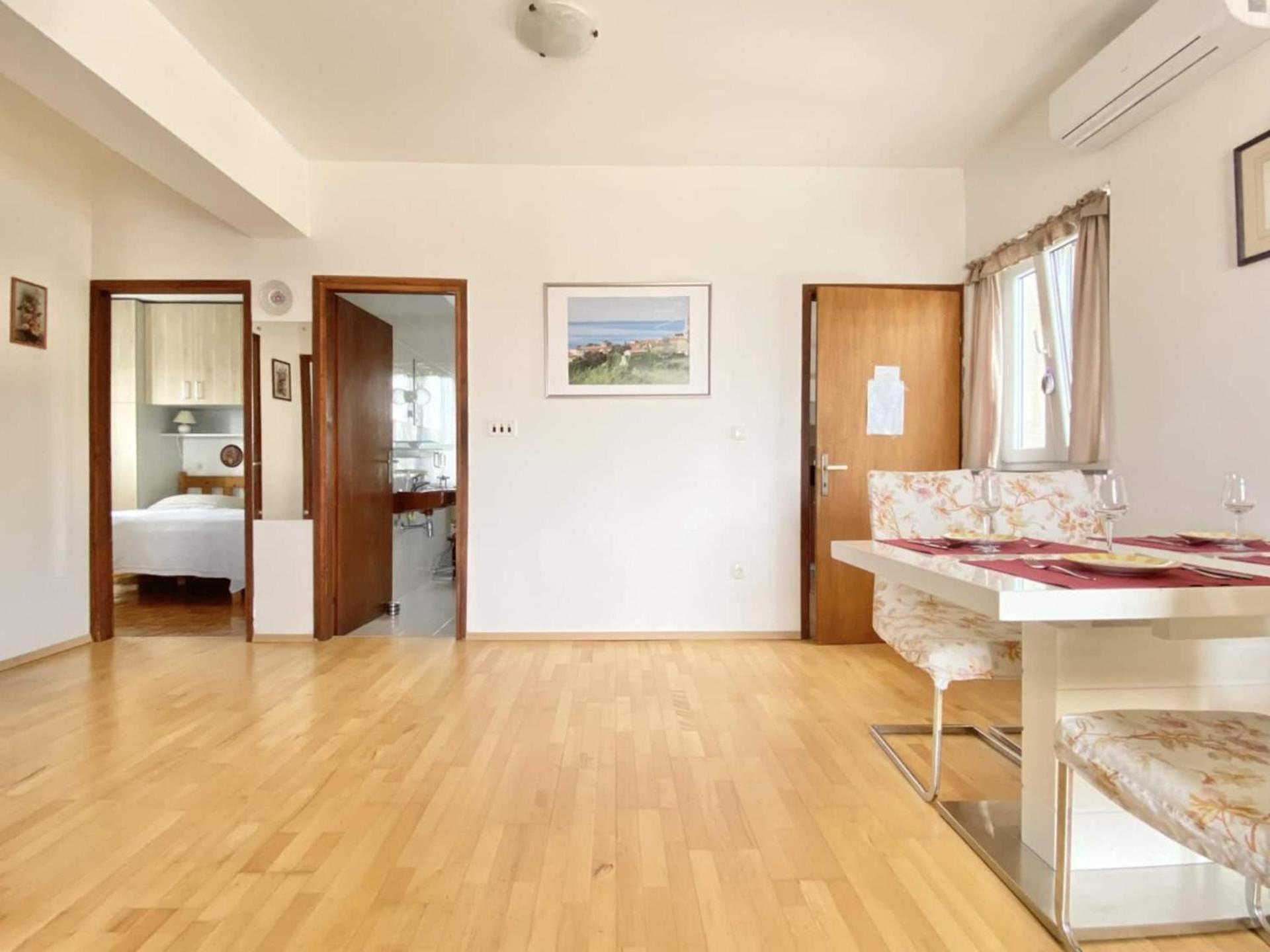 Family Apartments Viva Close To The Beach Крк Екстер'єр фото