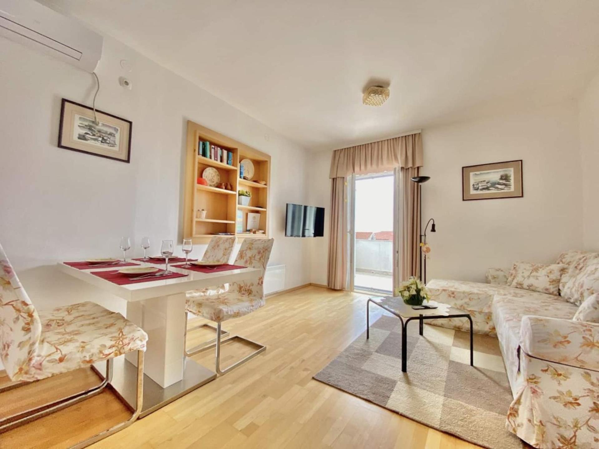 Family Apartments Viva Close To The Beach Крк Екстер'єр фото
