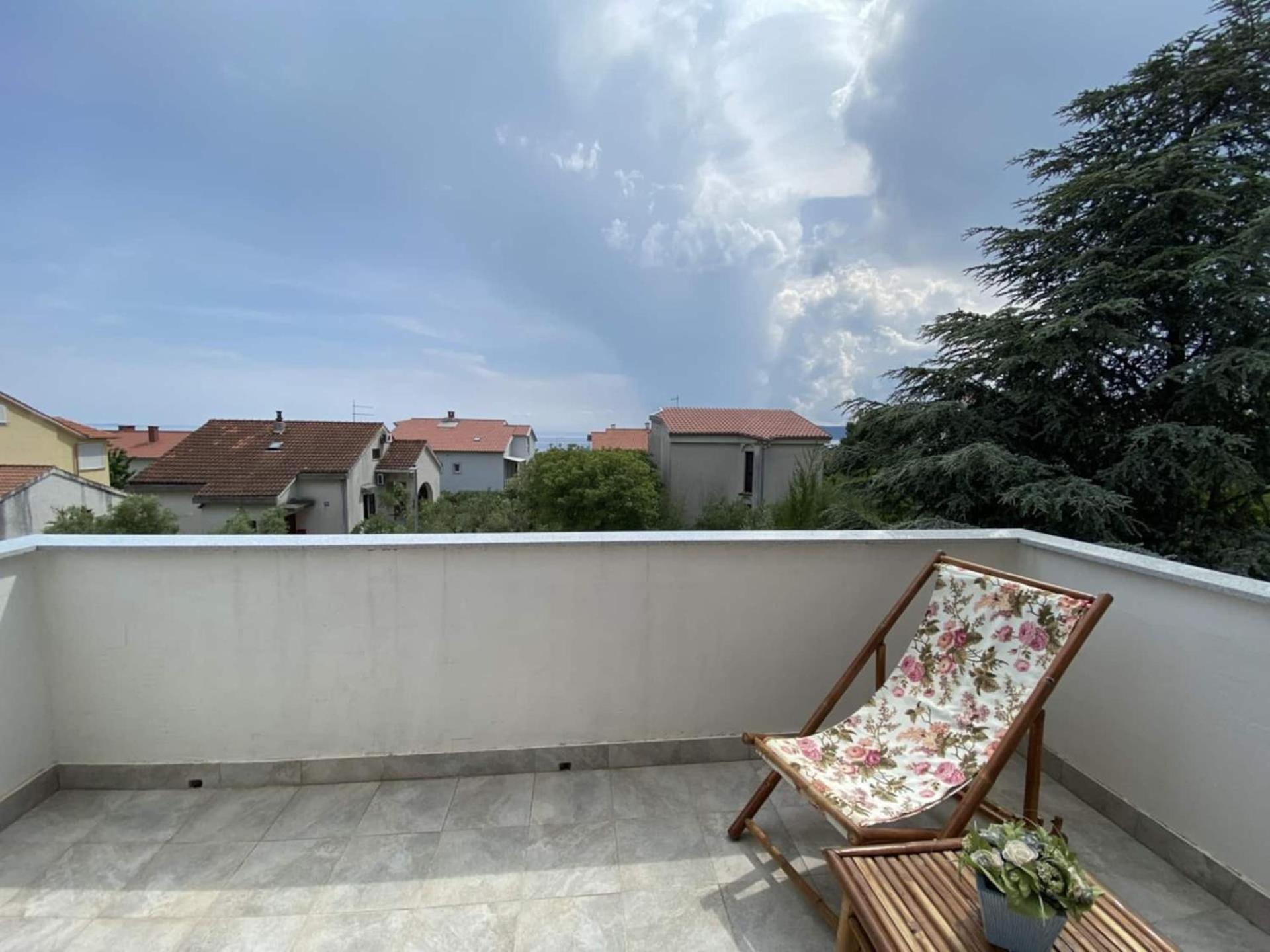 Family Apartments Viva Close To The Beach Крк Екстер'єр фото