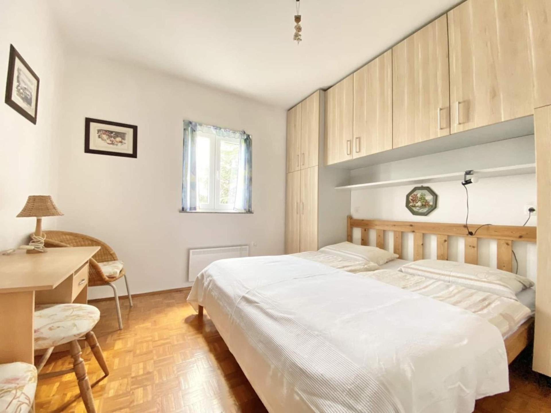 Family Apartments Viva Close To The Beach Крк Екстер'єр фото